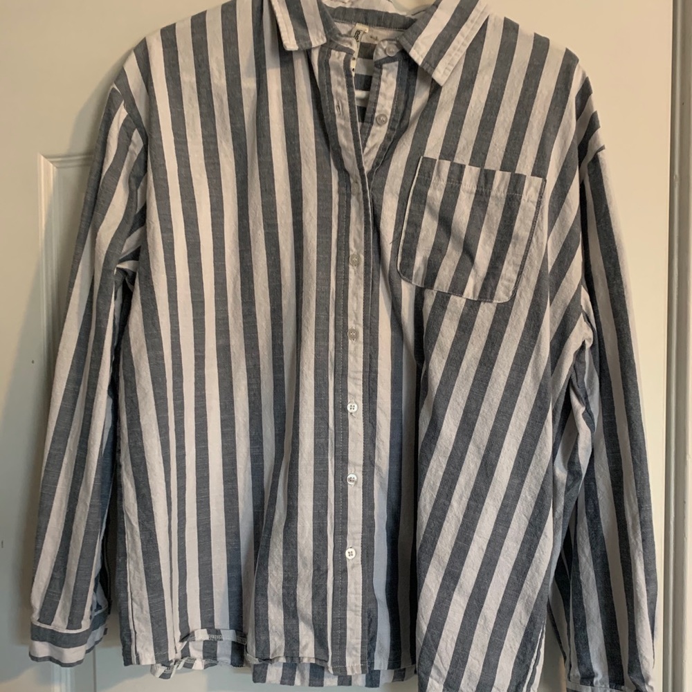 Women’s long sleeve blouse size medium